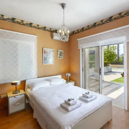 Meneou Beachfront 3 Villa Kiti