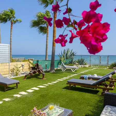 Meneou Beachfront 3 *