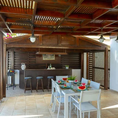 Meneou Beachfront 3 Villa Kíti